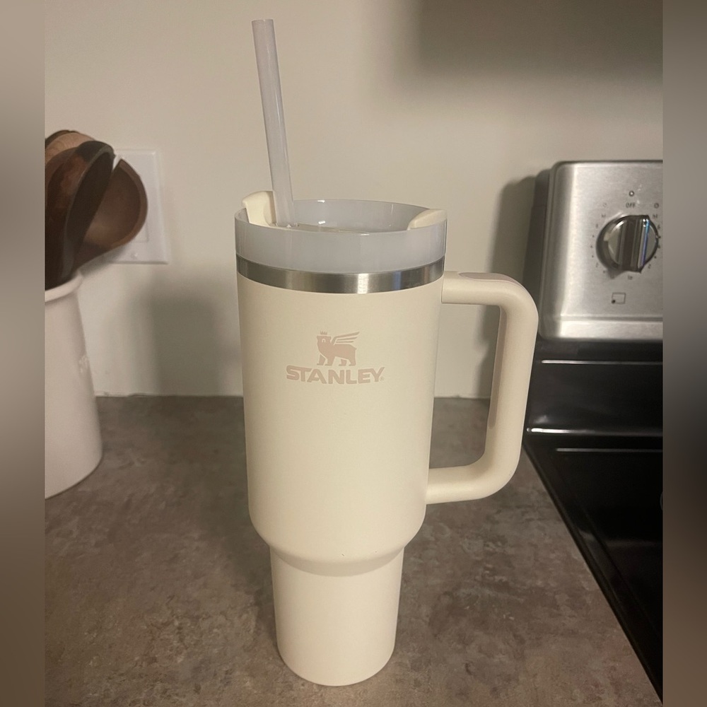 Stanley THE QUENCHER H2.0 FLOWSTATET™
TUMBLER | 40 OZ